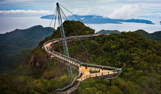 10 самых экстремальных мостов (21 фото)