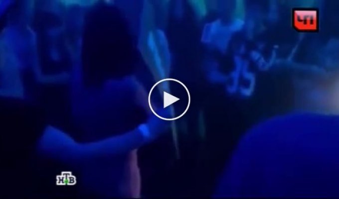 Сибирячка в ночном клубе разделась за коробку от iPhone