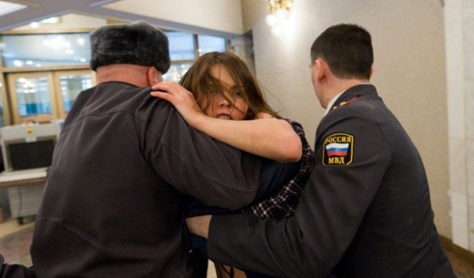 Акция Femen на выборах президента РФ (20 фото) (эротика)
