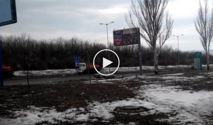 Российские бензовозы привезли топливо для танков в Донецк (31 января 2015)