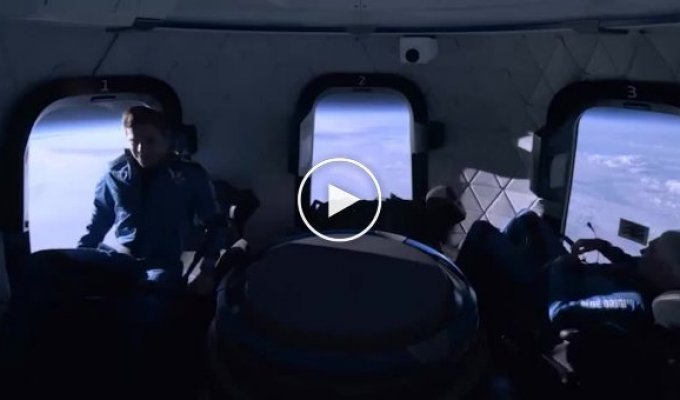 Джефф Безос опубликовал видео изнутри капсулы New Shepard во время сегодняшнего суборбитального полета