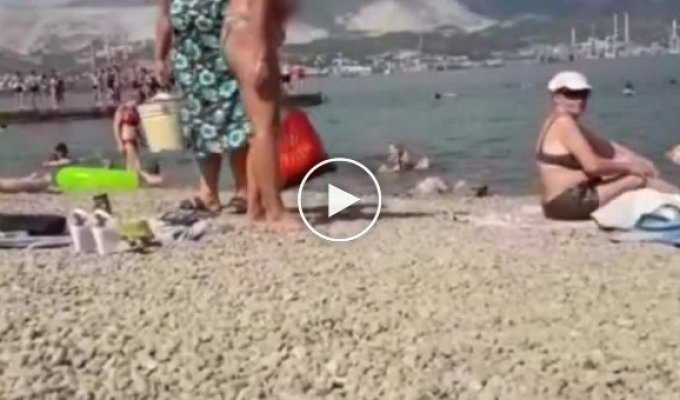 Стриптиз на новороссийском пляже возмутил отдыхающих