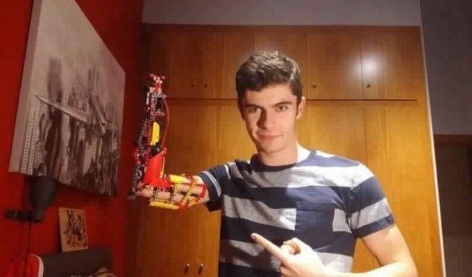 18-летний парень создал себе функциональный протез из бывшего Lego-вертолёта (3 фото + 1 видео)