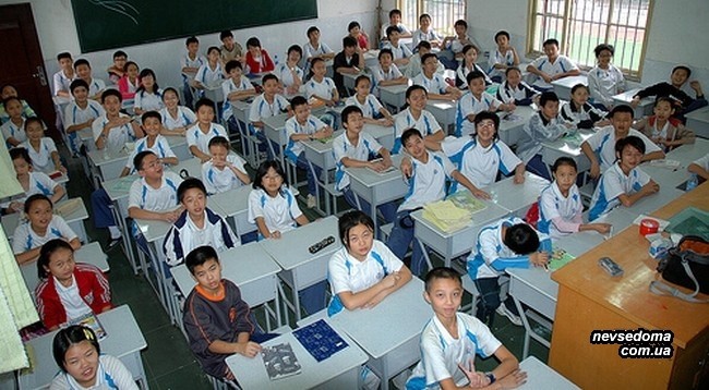 Среднестатистическая китайская школа (7 фото)