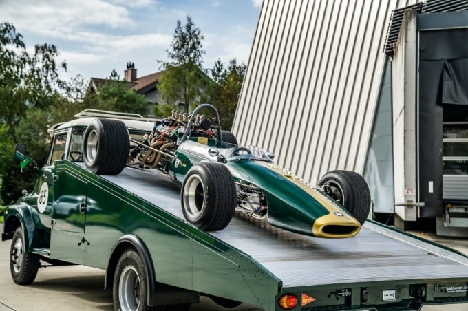 На продажу выставили болид Формулы-1 образца 1965 года вместе с эвакуатором (27 фото)