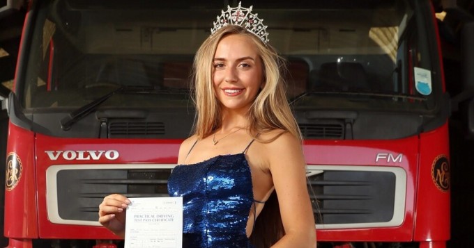 Финалистка конкурса "Мисс Англия" стала дальнобойщицей (9 фото)