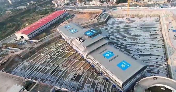 В Китае однажды переместили автовокзал весом 30000 тонн (3 фото + 2 видео)