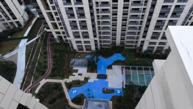 Нарисованный бассейн и другие аферы китайских строителей (7 фото)