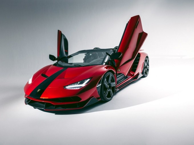 Редкую модель родстера Lamborghini Centenario выставят на аукцион (20 фото)