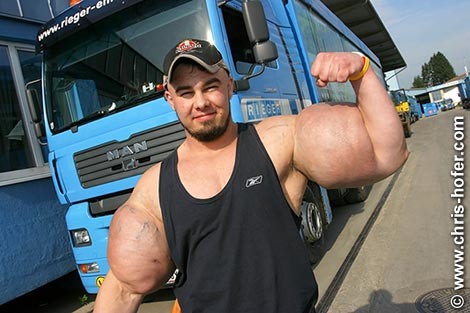 Чемпион мира по тасканию грузовиков Peter Hiesinger. Ну и руки (11 фото)