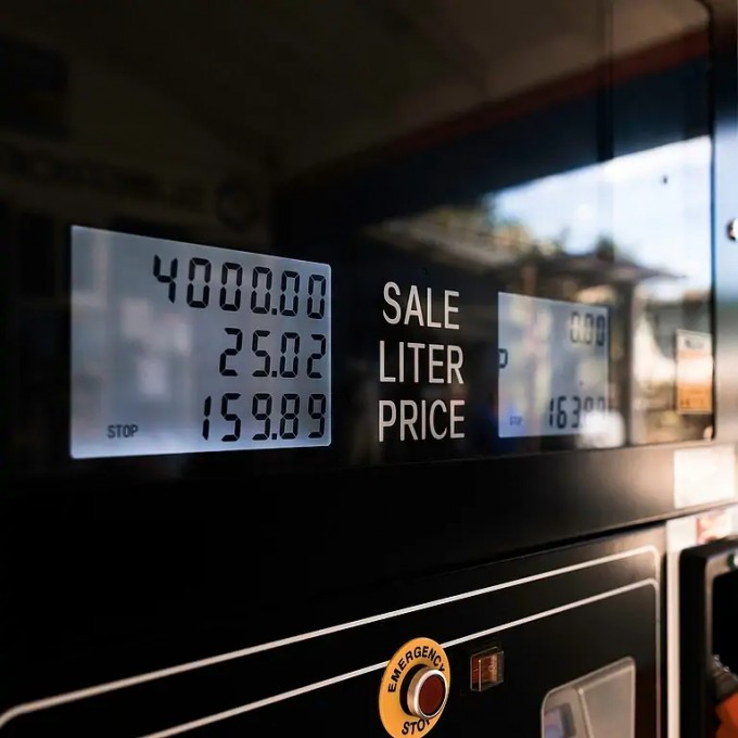 Женщина обманула бензоколонку и бесплатно выкачала 28 тысяч литров бензина (1 фото)