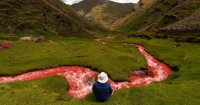 Причудливая река в Перу, которая каждую зиму становится "кровавой" (9 фото + 1 видео)