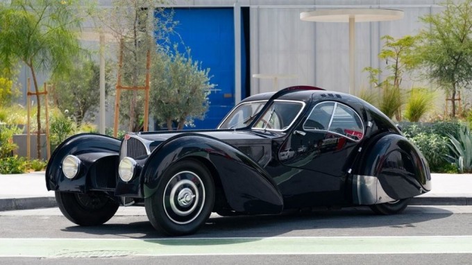 С молотка уйдёт детальная копия бесследно исчезнувшей модели Bugatti Type 57 SC Atlantic (28 фото)