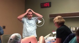 The emotional reaction of the father of three girls who learned that he had a son