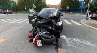 Мотоциклист получил тяжелые травмы в Петербурге (3 фото + 1 видео)