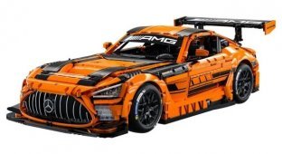 Лучший подарок мальчику на Новый год: Mercedes-AMG GT3 в масштабе 1:8 с официальной лицензией (3 фото + видео)