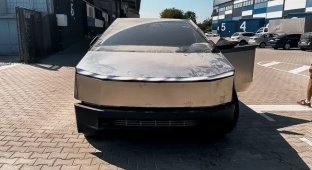 The first photos and videos of Tesla Cybertruck in Ukraine were published