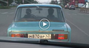 Два пьяных подростка на шестерке пытались скрыться от полиции в Кирове