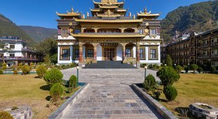 Тибетский монастырь XXI века (10 фото)