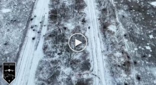 Украинские дроны сбрасывают ВОГи на российских военных на Бахмутском направлении