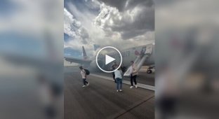 Пассажирский самолет загорелся в аэропорту Денвера