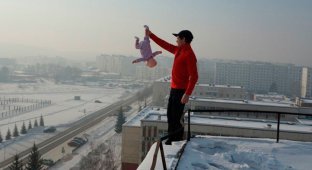 Россиянин издевался над своим младенцем ради красочных видео и фото (2 фото + 1 видео)