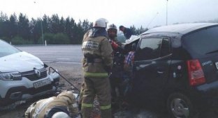 ДТП с участием трех машин на трассе в Челябинской области (2 фото + 1 видео)