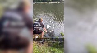 Рыбалка чуть не закончилась бедой: крючок вернулся к хозяину