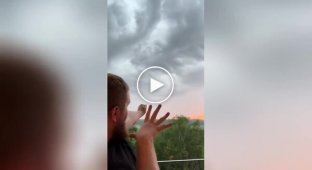 Perfect timing: the guy shot an imaginary arrow into the sky