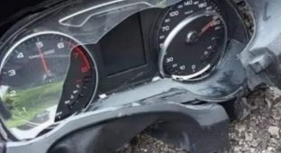 Последствия столкновения с фурой на скорости в 260 км/ч (3 фото)