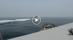 ВМС США опублікували відео китайського військового корабля, що пропливає в небезпечній близькості до есмінця ВМС США