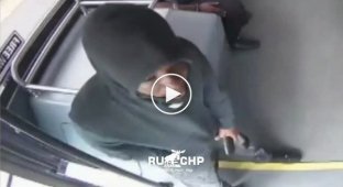 У водителя автобуса оказалось есть разрешение на оружие