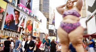 150-килограммовая блогер вышла на Таймс-сквер в бикини и стала жертвой домогательств (14 фото)