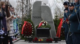 На Серафимовском кладбище появились "Сложенные крылья" (1 фото)