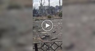 The occupiers walk through the bombed and deserted Avdiivka