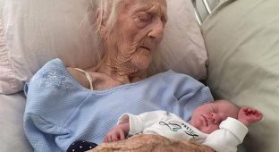 Разница в вечность: прабабушки со своими правнуками, чья разница в возрасте составляет больше 100 лет (12 фото)