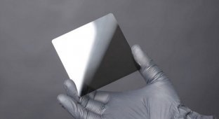 Cerabyte showed the operation of an “indestructible” data storage system on ceramic-coated glass (3 photos + 1 video)