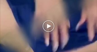 В солнечном Краснодаре чья-то будущая жена рекламировала свой рабочий инструмент у местного ночного клуба