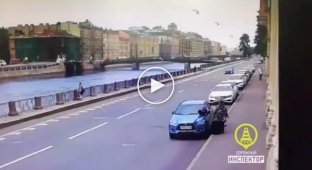 В Петербурге мотоциклист сбил собой пешехода и погиб