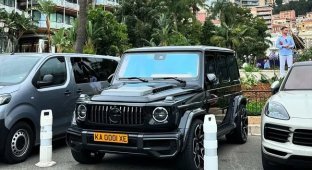 A camouflaged Mercedes G-Class from Ukraine was spotted in Monaco (2 photos)