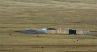 Для чего монголы строят заборы вокруг своих юрт в степях (3 фото)