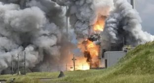 Японська ракета Epsilon S вибухнула під час випробувань (1 фото + 1 відео)