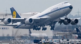 Hard landing of a double-decker Boeing 747 (4 photos + 1 video)