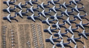 Крупнейшее кладбище самолетов в мире впечатляет своим размером и количеством техники (5 фото)