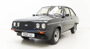 Ford Escort RS2000 Turned into a Time Capsule Due to Fear of Theft (17 photos)
