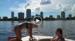 Пьяная гимнастка на лодке
