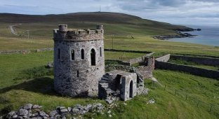Castle on an island in Scotland is sold for only 30 thousand pounds - but there is one caveat (2 photos)