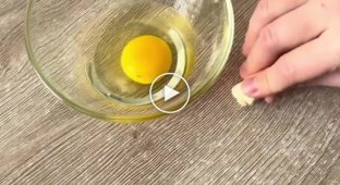 Как отделить желток от белка при помощи чеснока
