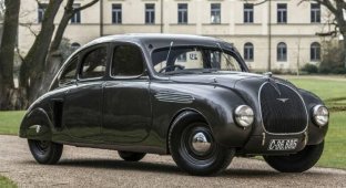Icon of the era of aerodynamics: 1935 Skoda, which was found and restored (19 photos + 1 video)