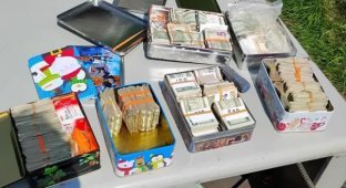 A Man Stumbled Upon A Cash Stash And Returned It To Its Owner (2 photos)